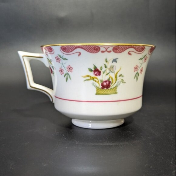 Wedgwood Williamsburg Bianca Bone China Tea Cup R4499 Floral Pattern Gold Trim - Picture 4 of 13